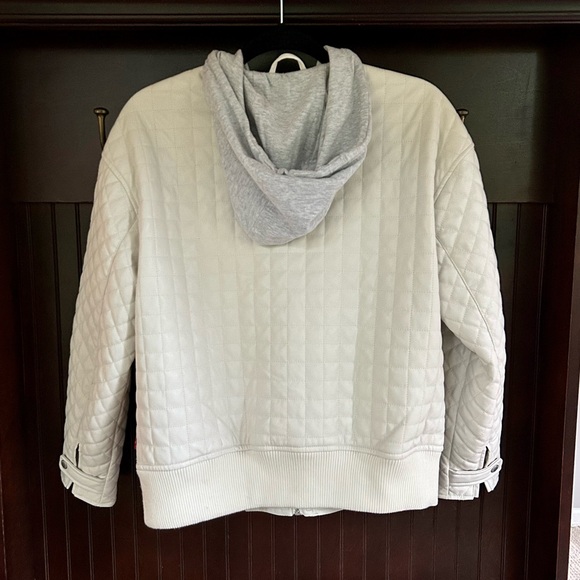 LEVI’S Faux Leather Quilted Hooded Bomber Jacket Ivory Zipper Snap Button | Sz S - Picture 11 of 14